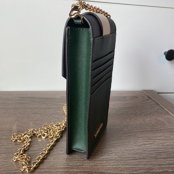 Michael Kors Small Tri-color Saffiano Leather
Smartphone Crossbody Bag In Green - Picture 10 of 14